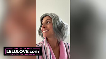 Sesión Íntima En La Webcam De Lelu Love Con Striptease, Ejercicios Vocales Y Primer Plano De Su Coño