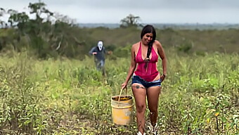 La Matrigna Tettona In Costume Di Halloween Si Masturba In Un Vero Video Fatto In Casa