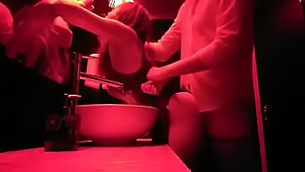 Video Porno Stanza Degli Uomini: Un Incontro Caldo Nel Club