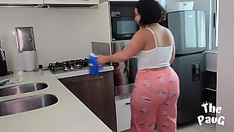 Pareja Mexicana Se Pone Íntima En La Cocina