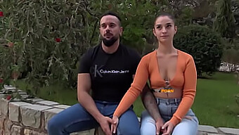 Candy Fly In Njen Fant Imata Prvi Pornografski Video, Ki Vključuje Prizore Na Prostem In Oralne Igre