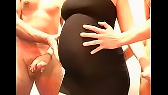 La Mamma Incinta Si Fa Riempire Di Sperma In Sesso Di Gruppo