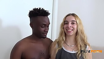 A Jovem Loira Espanhola Irina Love Explora Um Grande Pênis Negro Pela Primeira Vez E O Desfruta Muito.