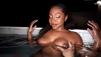 Video Casero De Grandes Tetas Naturales Con Chicas Negras Y Sexo Oral.