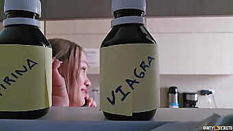 Uheldig Viagra Fører Til En Hed Omgang Med En Sensuel Cougar Stedmor.