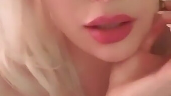 젊은 18+ 셰말이 강렬한 절정으로 자위합니다